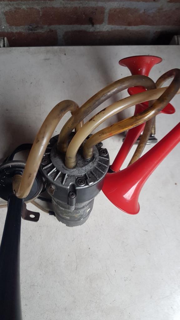 Luchthoorn 4 tonig 12V met 1 toon optie, Ophalen of Verzenden