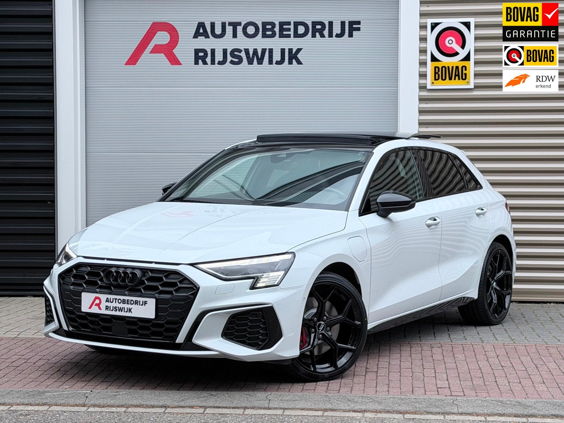 Audi A3 Sportback 45 TFSI e S edition Competition Pano/Sfeer, Auto's, Gebruikt, 4 cilinders, Wit, 245 pk