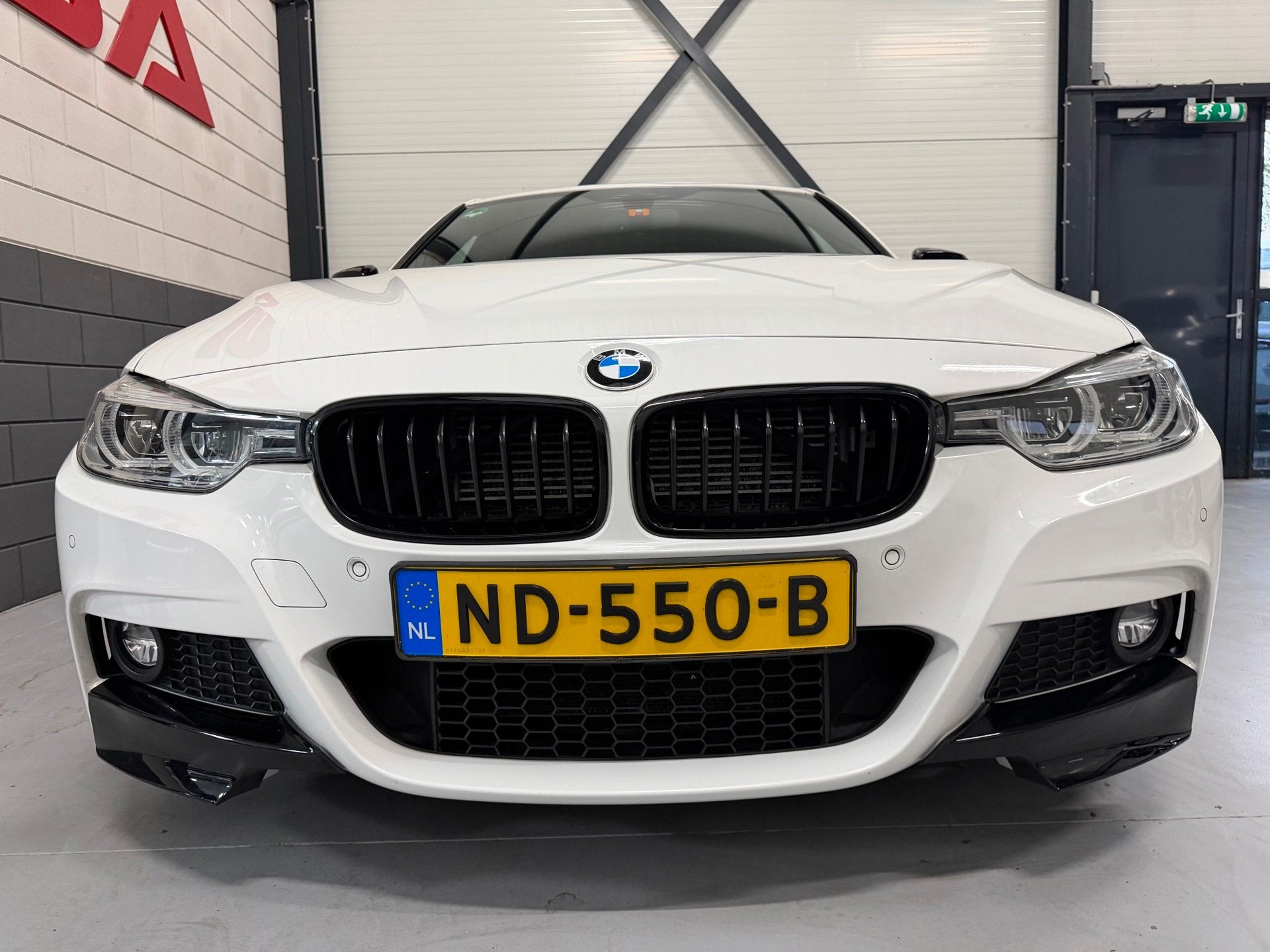 BMW 3-serie 330e|M-pakket|flippers|lederen interieur|B48 mot, Auto's, BMW, Automaat, 1998 cc, Achterwielaandrijving, Gebruikt
