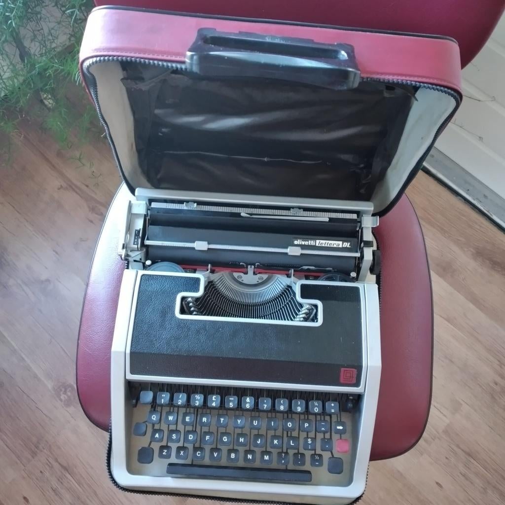 Olivetti Lettera DL - in goede staat, met originele koffer!, Ophalen of Verzenden, Gebruikt