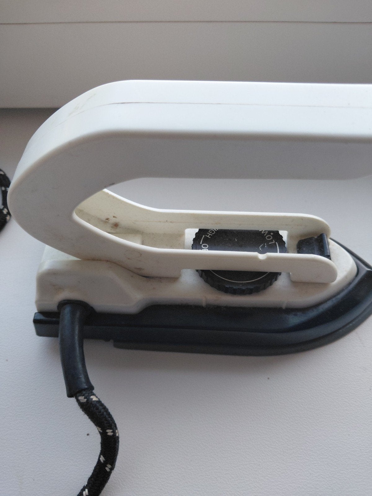 Compacte reisstrijkijzer, Ophalen