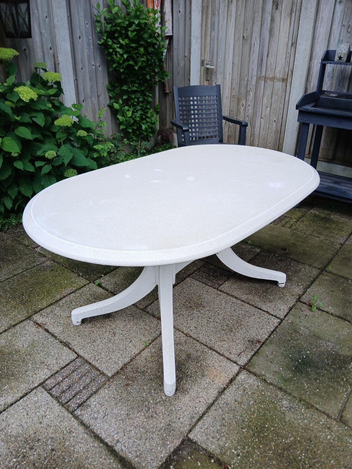 Ovale tuintafel - Gratis, Ophalen, Gebruikt, Ovaal, Kunststof