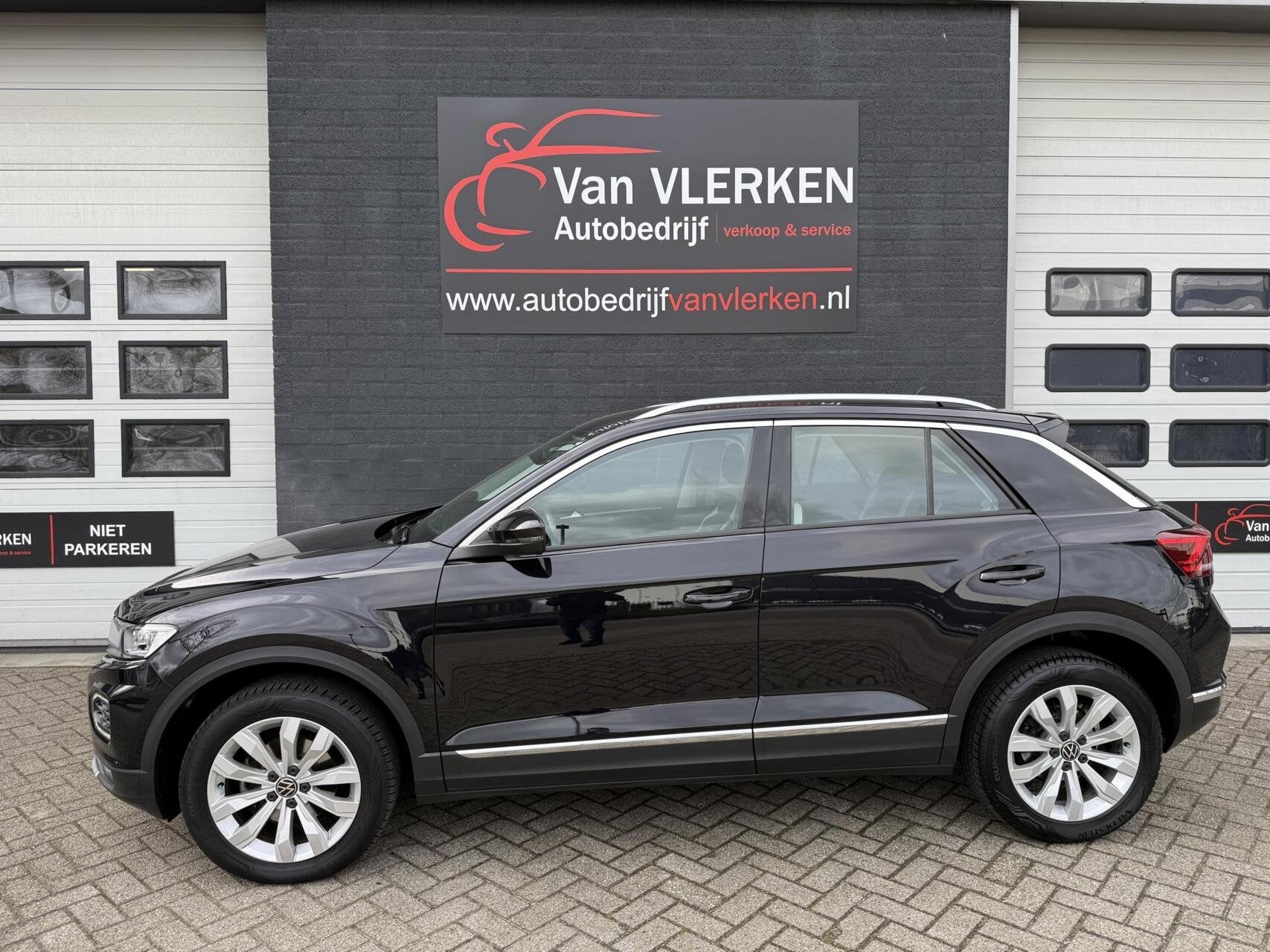 Volkswagen T-Roc 1.5 TSI Sport, 1254 kg, 4 cilinders, Leder en Stof, Zwart