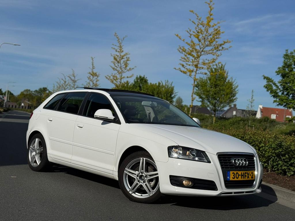 AUDI A3 Sportback 1.8 TFSI S-LINE 161PK+ CarPlay JBL 2x PANO, Voorwielaandrijving, 1295 kg, 4 cilinders, Wit