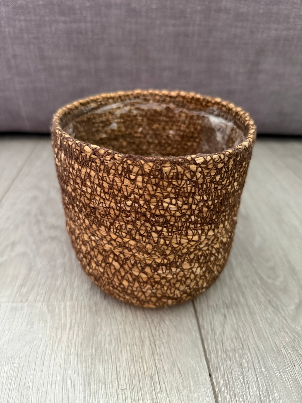 Decoratieve bloempot van gevlochten materiaal, Tuin en Terras, Bloempotten, Ophalen, Overige materialen, Rond, Binnen