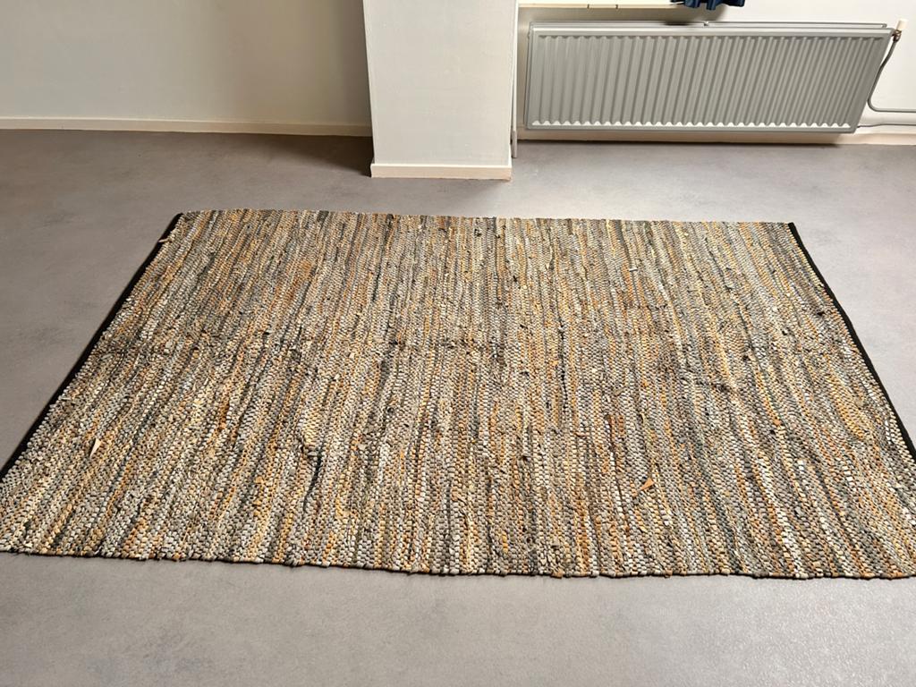 Vloerkleed leer, Huis en Inrichting, Stoffering | Tapijten en Kleden, Ophalen, Gebruikt, 200 cm of meer, 150 tot 200 cm