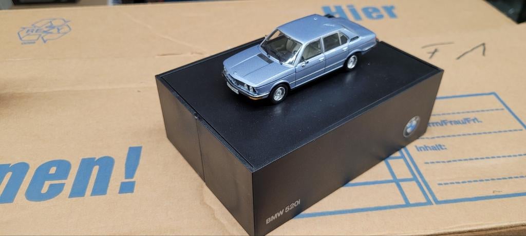 Minichamps BMW 520i E12, Hobby en Vrije tijd, Ophalen of Verzenden, Zo goed als nieuw, Auto, MiniChamps