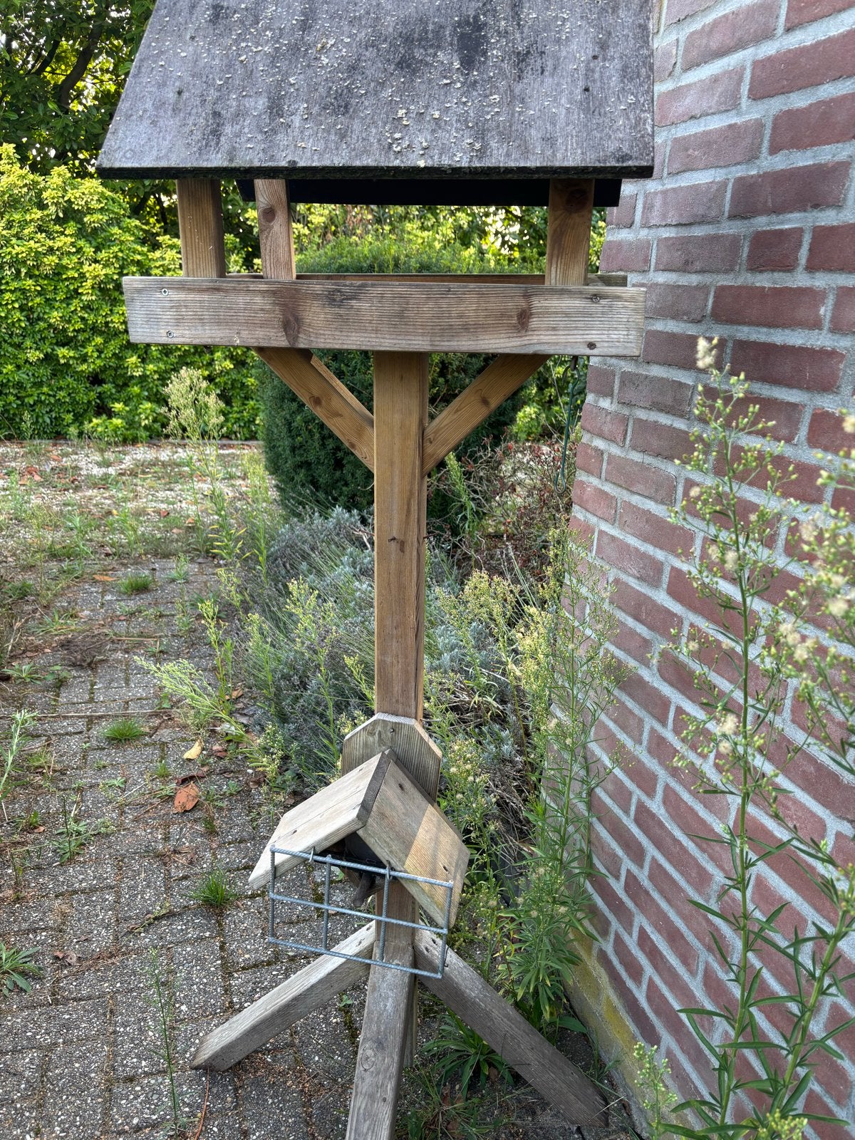 Houten vogelhuisje met standaard, Ophalen of Verzenden, Gebruikt