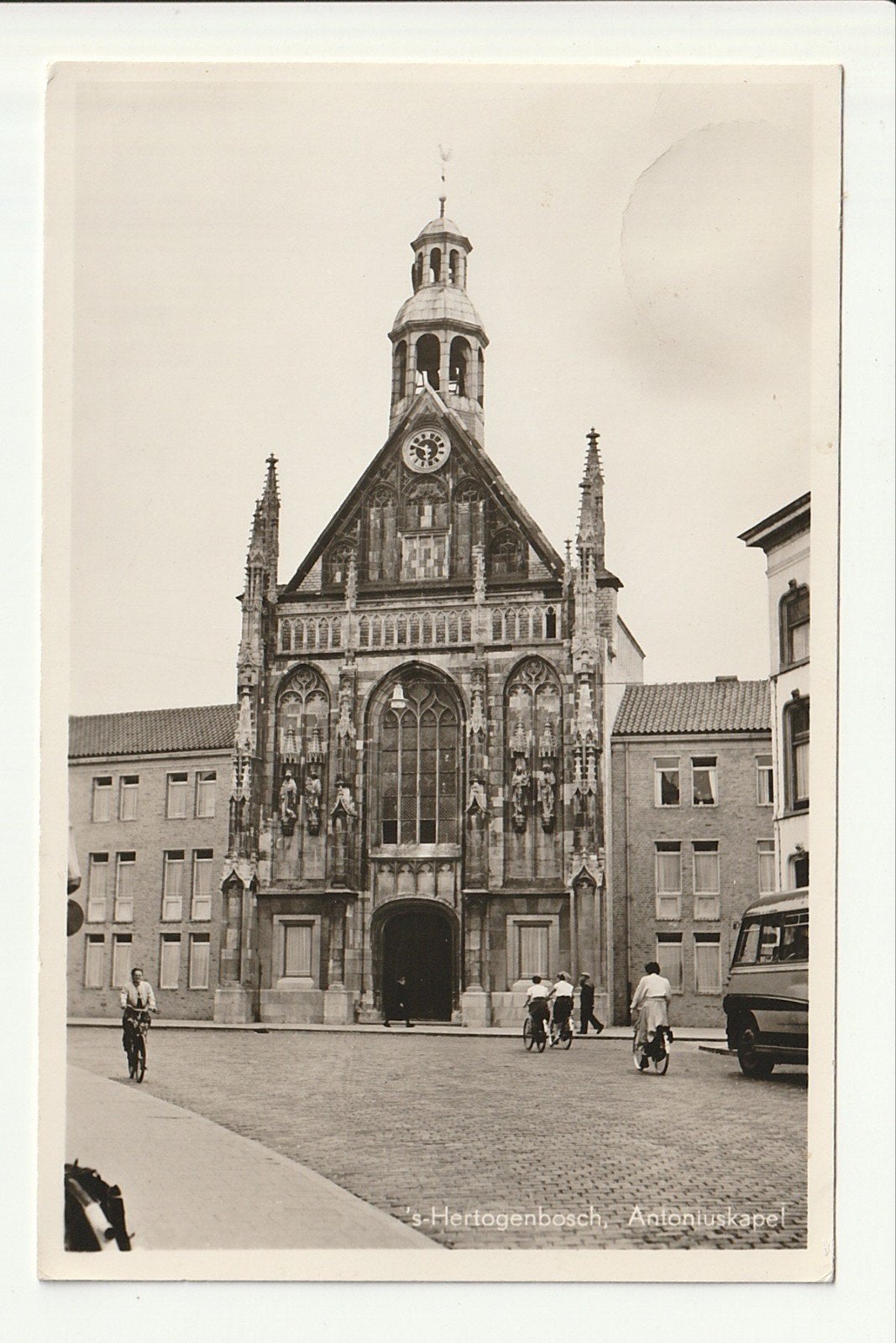 DEN BOSCH 's HERTOGENBOSCH ANTONIUSKAPEL KLOOSTER REISBUS, Verzamelen, Ansichtkaarten | Nederland, Ophalen of Verzenden, 1940 tot 1960