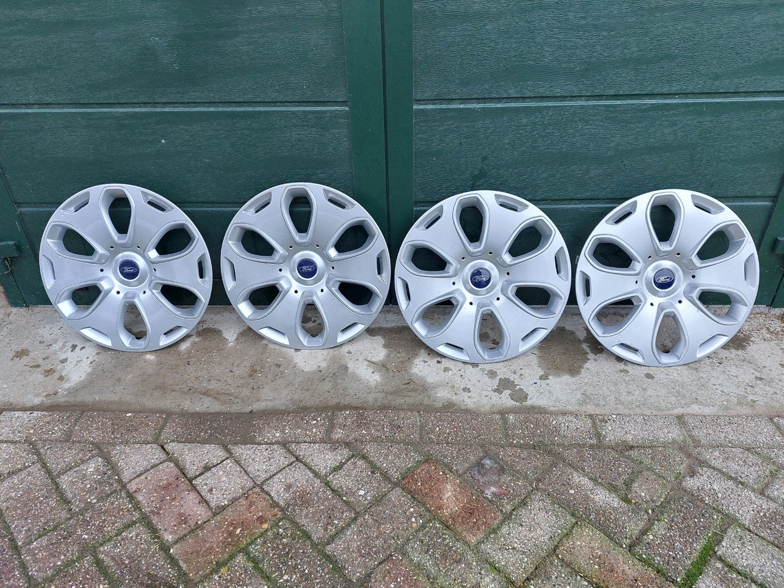 Set nette en originele Ford wieldoppen 17 inch, Ophalen, Gebruikt