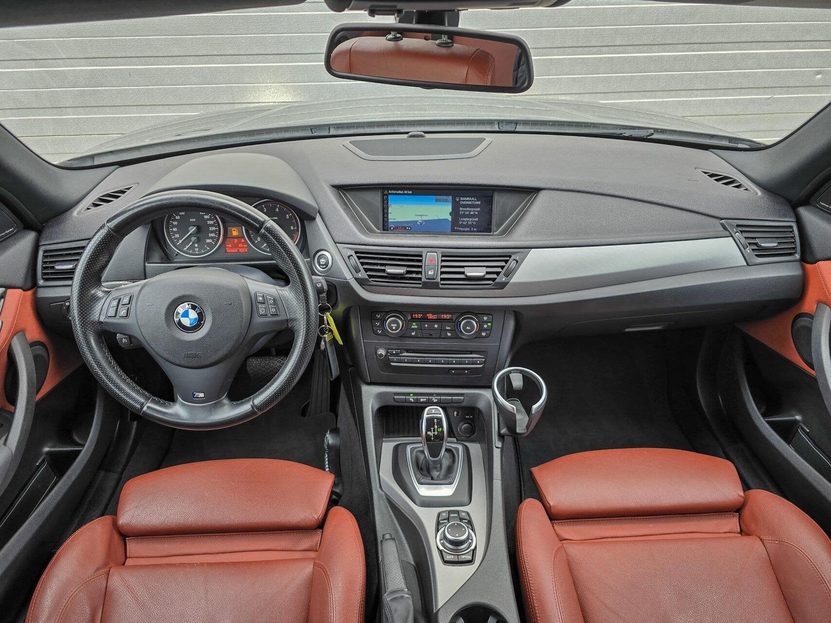 Foto 2 van BMW X1 XDRIVE|AUTOMAAT|CRUISE|HARMAN/KARDON|NAVI|STOELVERW.