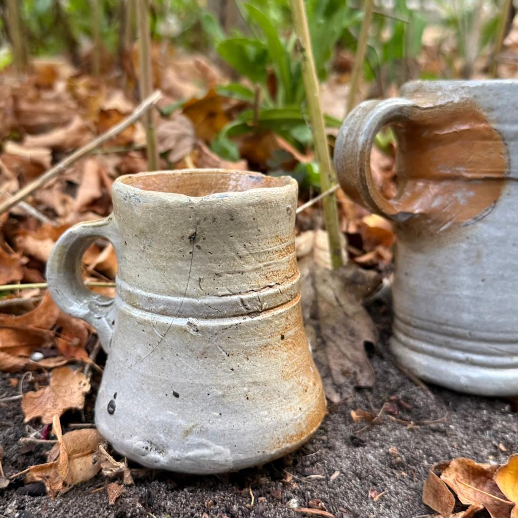 Bodemvondst Delft Raeren bekers - ongerestaureerd, Ophalen of Verzenden