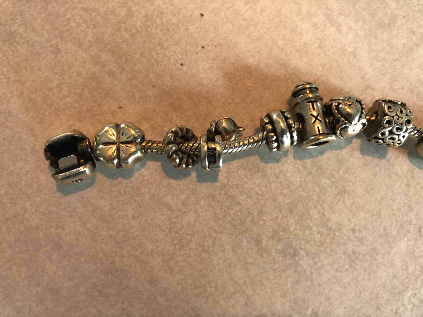 Pandora bedelarmband met diverse bedels, Sieraden, Tassen en Uiterlijk, Armbanden, Ophalen of Verzenden, Zo goed als nieuw, Zilver
