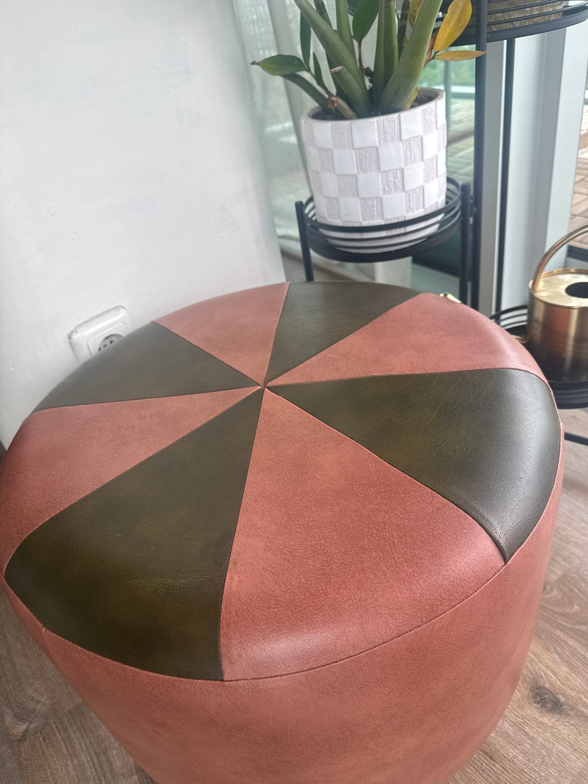 Roze en groene poef - 50 cm diameter, 35 cm hoog, Ophalen, Gebruikt, Rond, Minder dan 50 cm