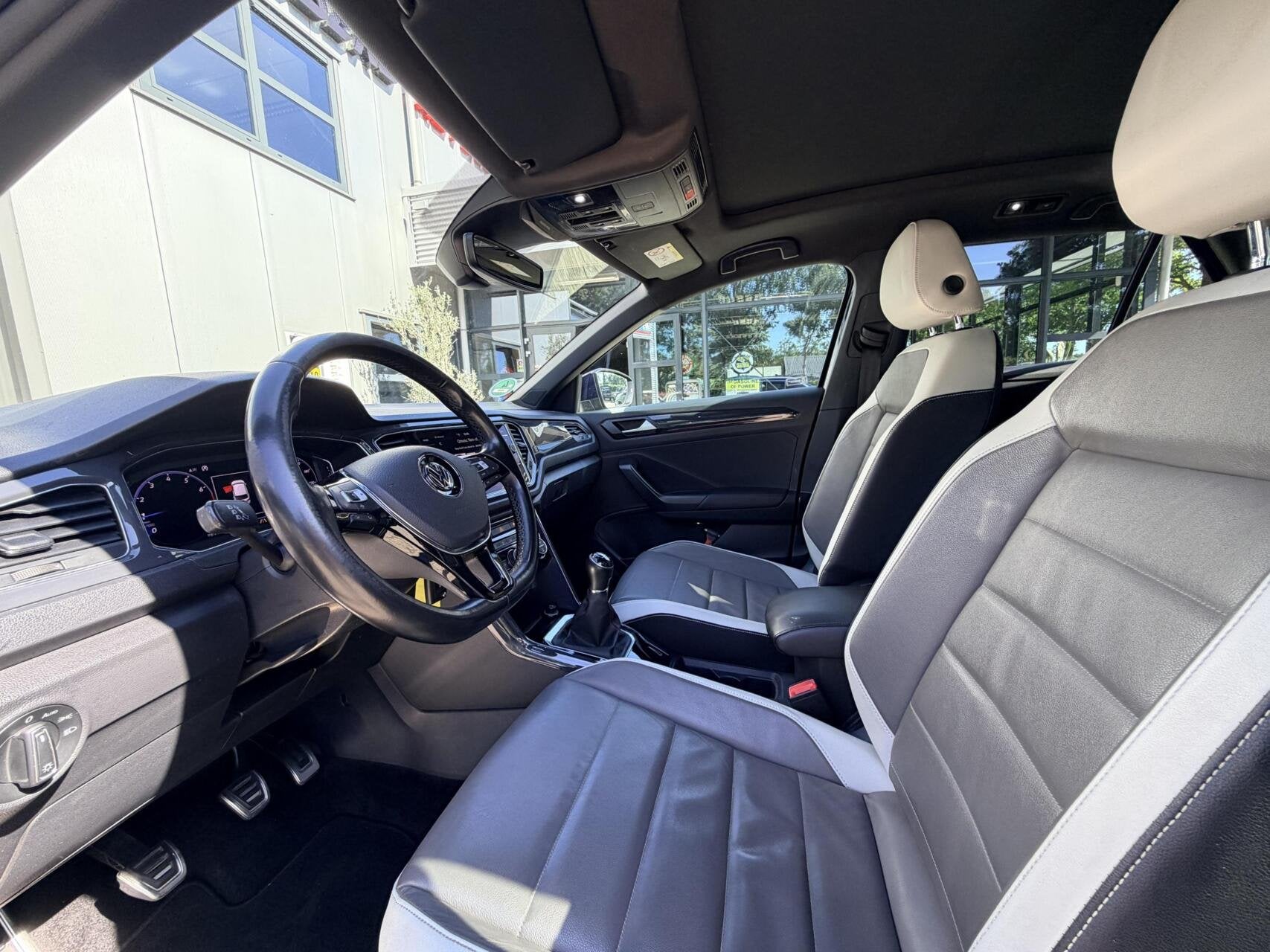 Volkswagen T-Roc 1.5 TSI Sport | Navi | Leer | Clima | Pano, Auto's, Volkswagen, Voorwielaandrijving, 4 cilinders, 150 pk, Blauw