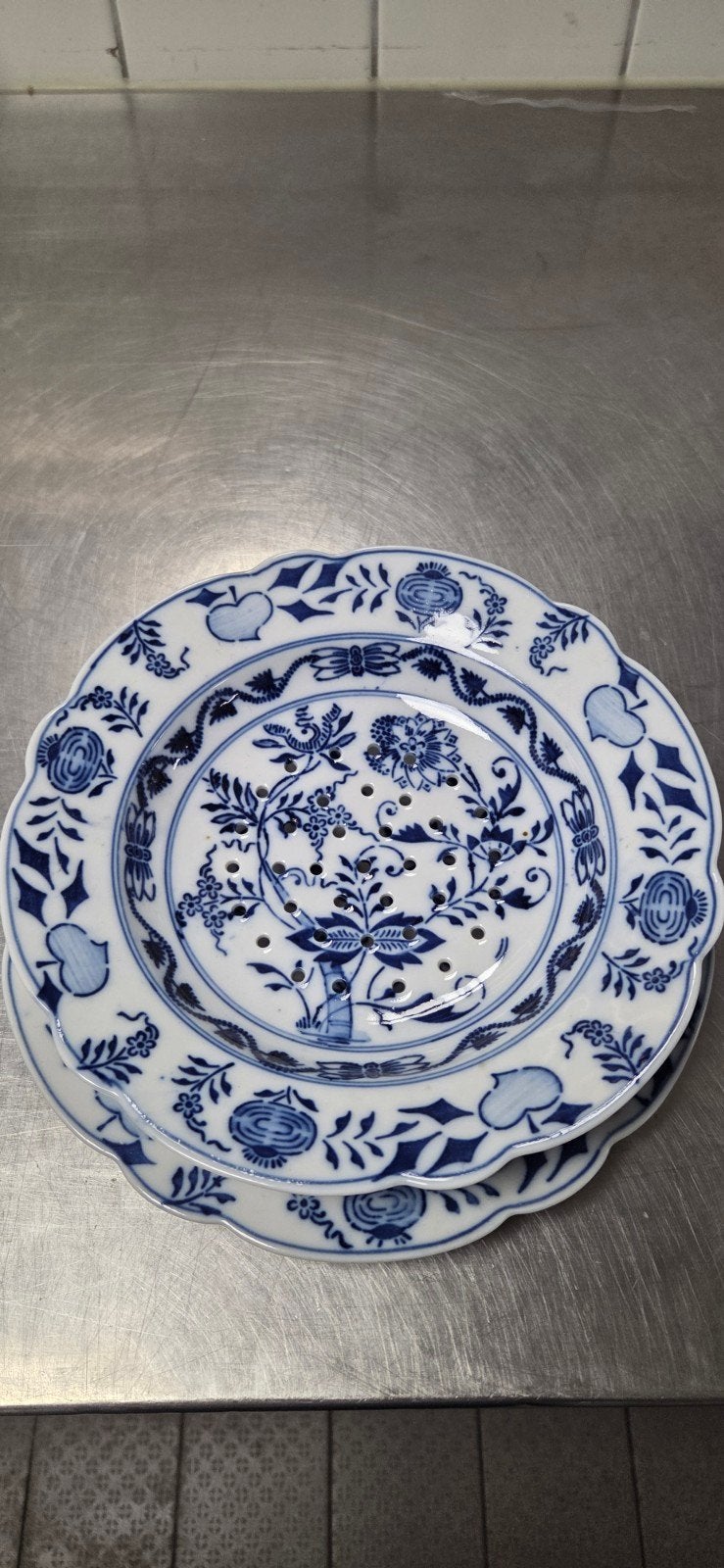 Antieke Meissen Blauw Uienpatroon Geperforeerde Schaal, Antiek en Kunst, Ophalen