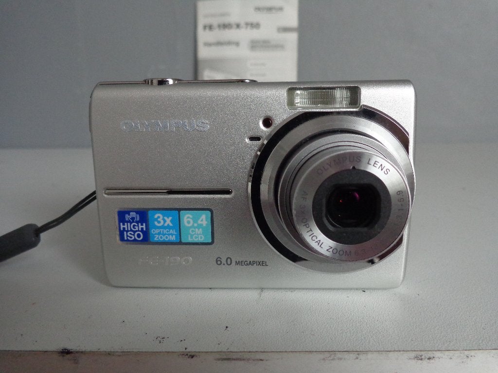Olympus FE-190 met 6mp en 3x optical zoom met accu, Ingebouwde flitser, Accu, Ophalen of Verzenden, Zo goed als nieuw