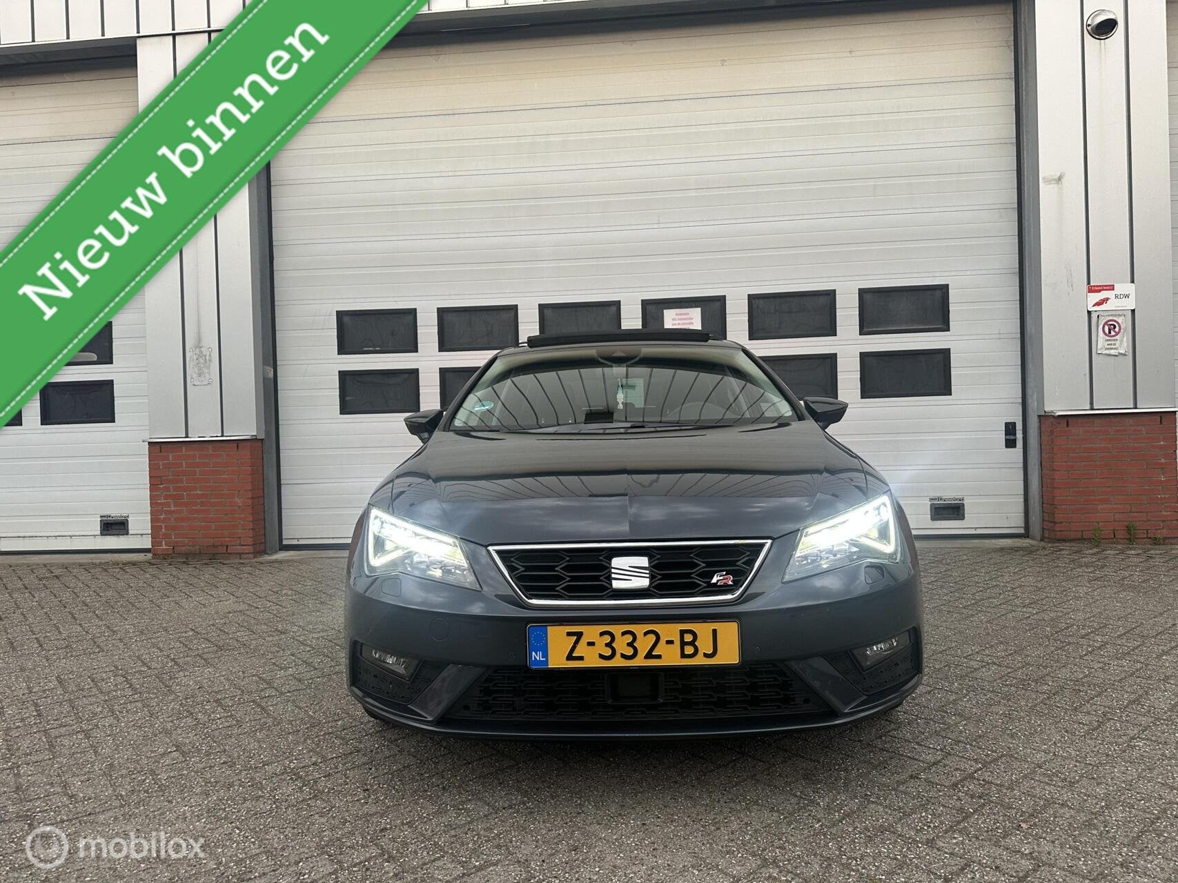 Seat Leon 1.5 TSI Xcellence Busines Intense/Pano.Dak/Carplay, Auto's, Verwarmde buitenspiegels, Euro 6, 4 cilinders, 150 pk