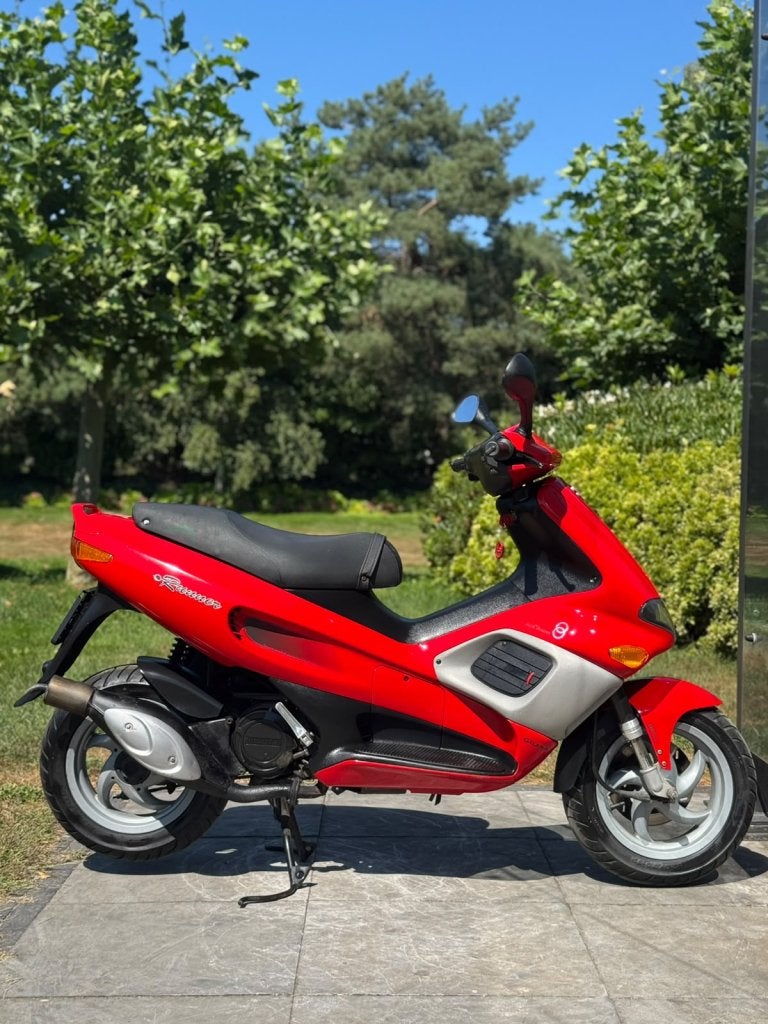 ⭐️Gilera runner darkdream 50cc 2 takt rood 7583 km⭐️, Fietsen en Brommers, Niet ingevuld, Niet ingevuld, Niet ingevuld