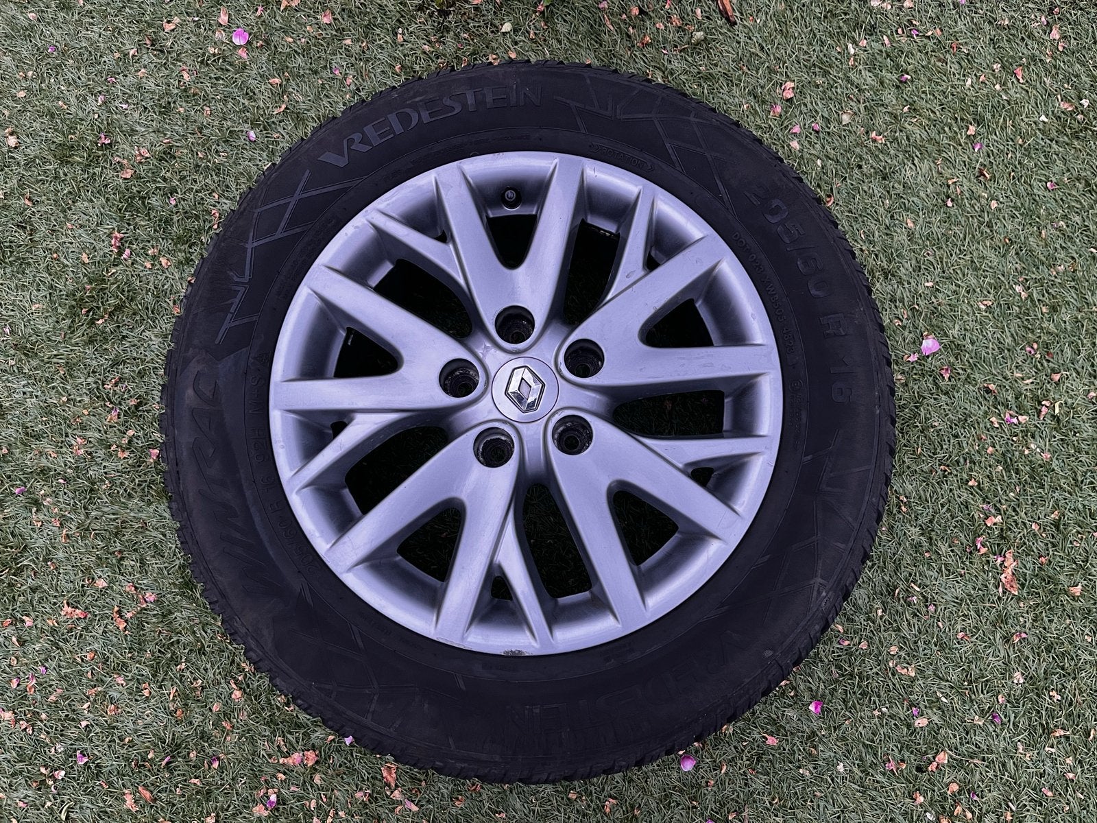 Winterbanden Renault Megane Estate 2013 op 16 inch LM velgen, Auto-onderdelen, Banden en Velgen, Ophalen, Gebruikt, 16 inch, Banden en Velgen