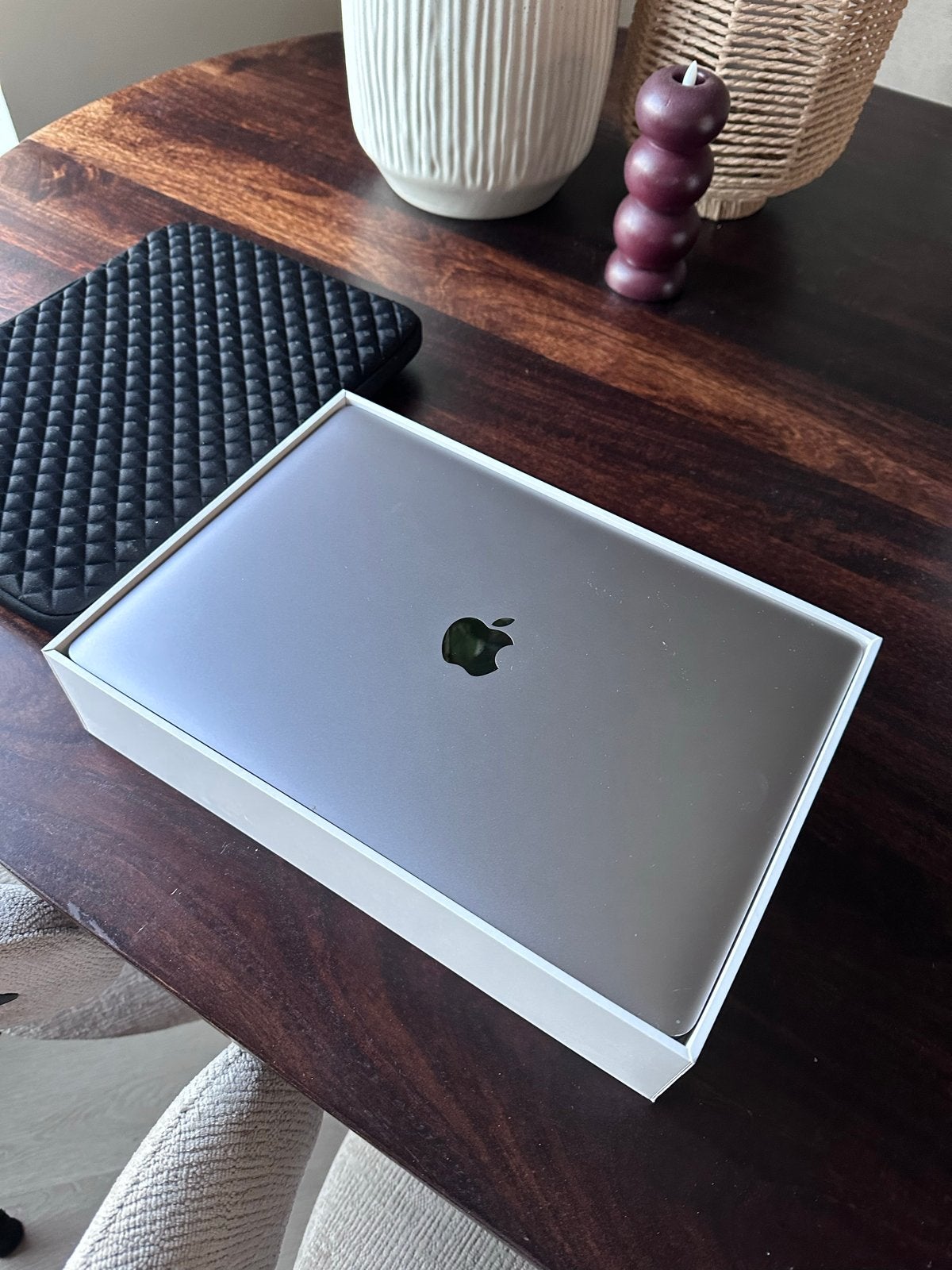 MacBook Air 2020 M1 16GB 1TB met beschermhoes, Computers en Software, Apple Macbooks, Ophalen, 1 TB of meer, 13 inch, Zo goed als nieuw