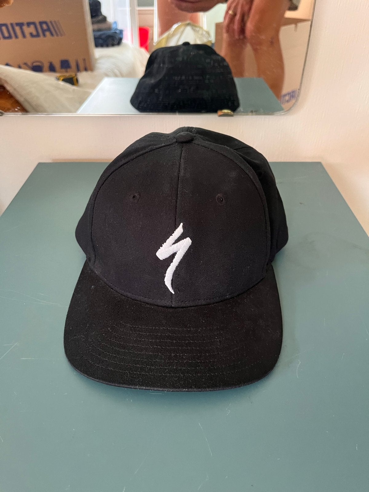 Zwarte Specialized pet met wit logo, Kleding | Heren, Ophalen, Zo goed als nieuw, One size fits all, Pet