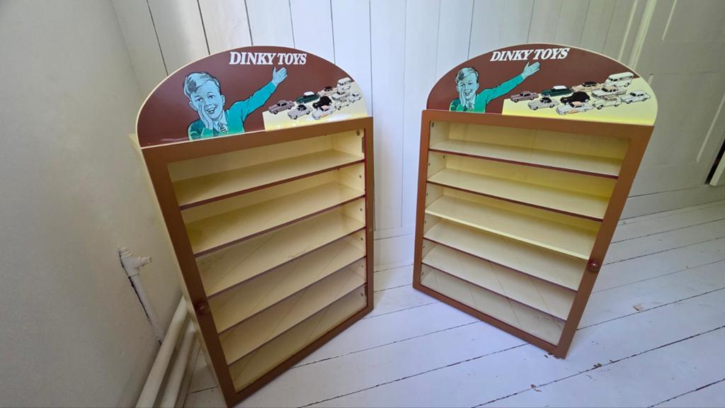 2x kast vitrinekast voor Dinky Toys 1:43 modelauto's, Ophalen, Gebruikt, Auto, Dinky Toys