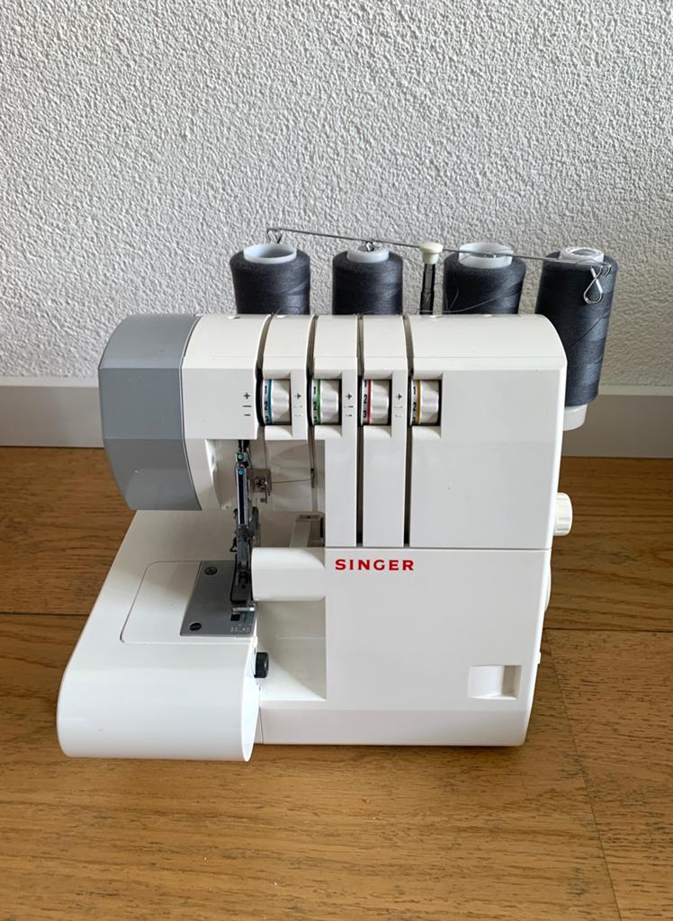 Singer overlockmachine - model 14SH754, Hobby en Vrije tijd, Ophalen of Verzenden, Zo goed als nieuw, Lockmachine, Singer