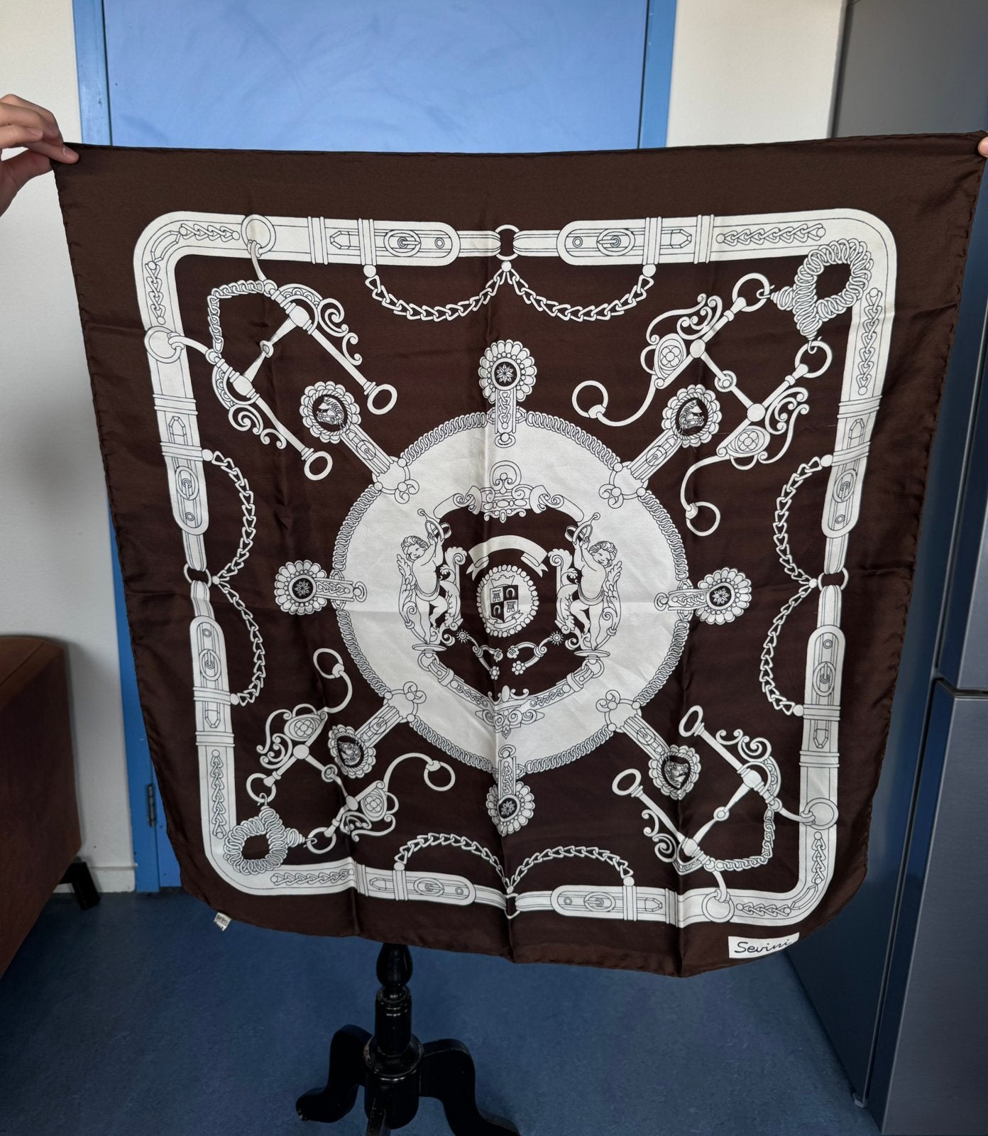SEVINI Beautiful Women's  handkerchief . Silk, Kleding | Dames, Mutsen, Sjaals en Handschoenen, Verzenden, Zo goed als nieuw, Sjaal