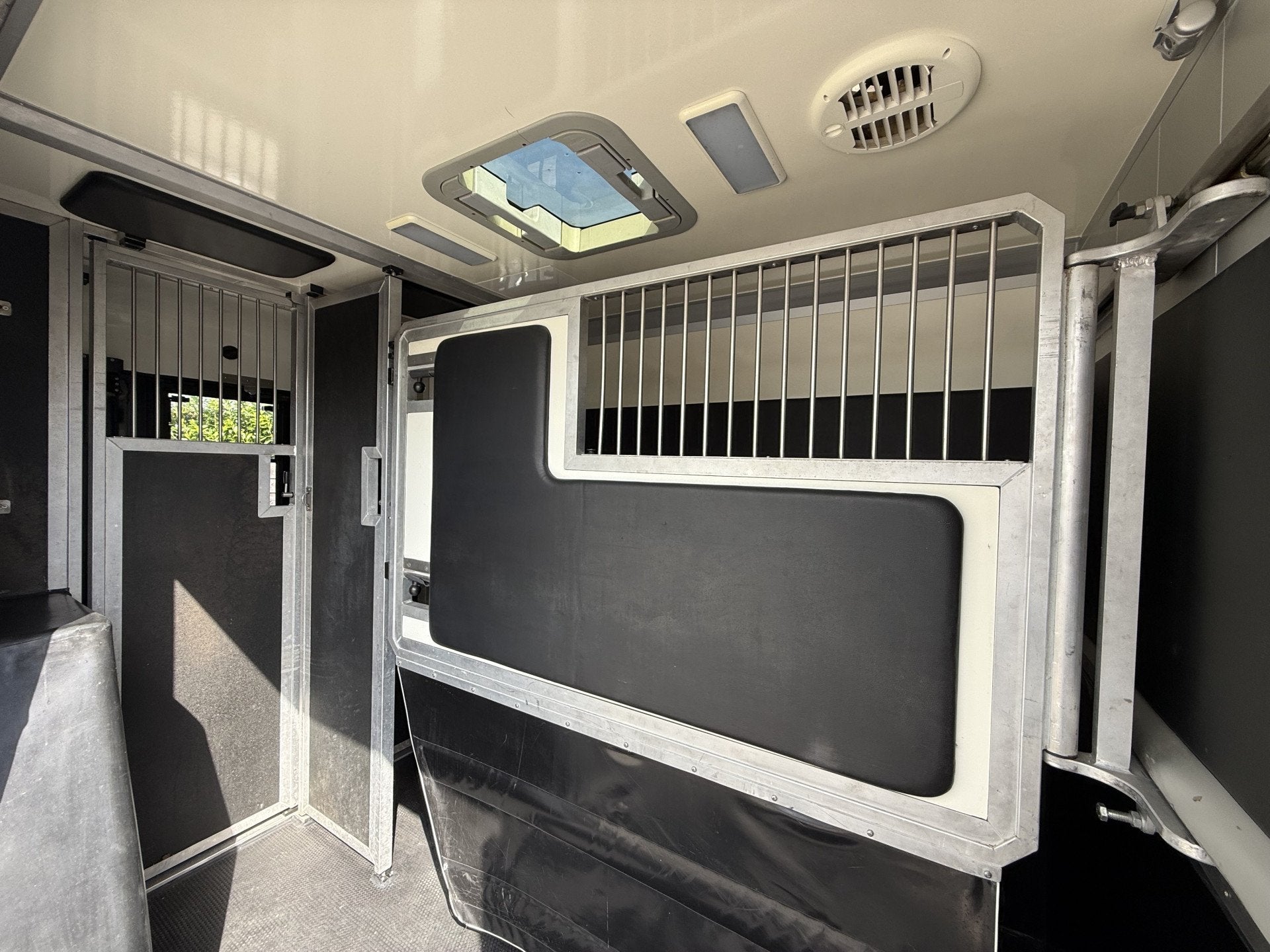 Renault Master | HORSETRUCK | STX | STALLION 5XL | 2018 | HE, Dieren en Toebehoren, Weduwestraat 12
4884MV  WERNHOUT, NL, Paardenwagentje NL | MVV HORSETRUCKS