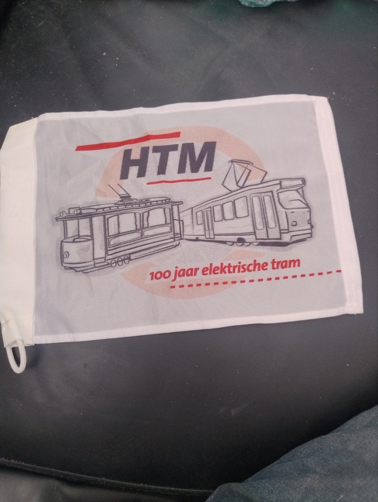 🔴 HTM herinnerings vlag 100 jaar electrische tram, Ophalen of Verzenden, Zo goed als nieuw, Tram