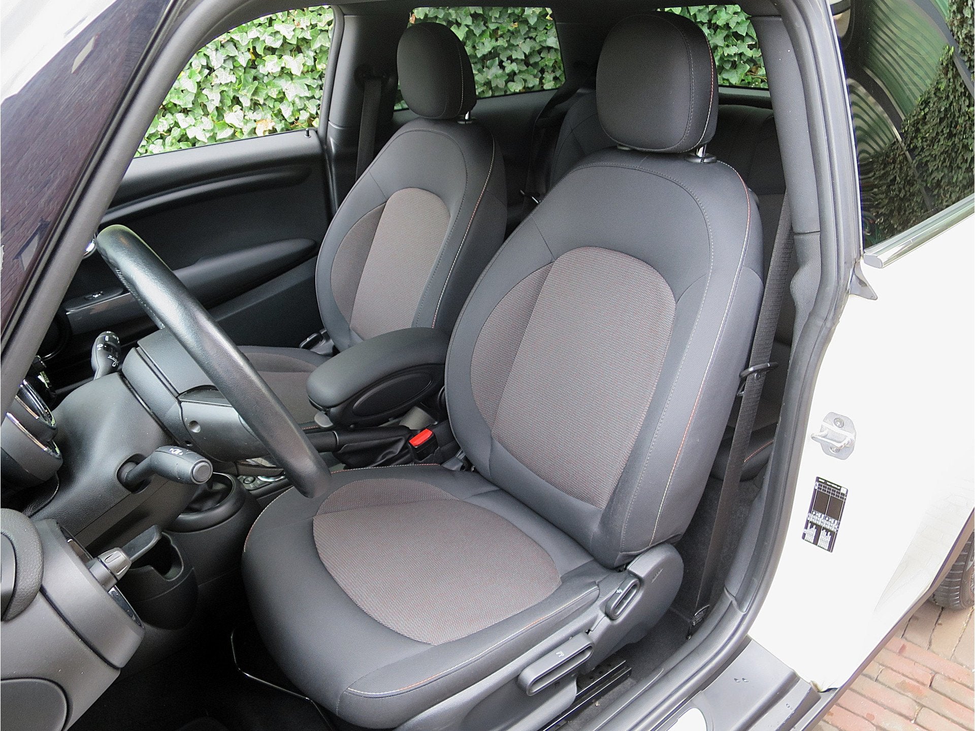 MINI Cooper 1.5 Salt F56 met Navi, BT, Apple Carplay, Park.a, Auto's, Mini, 12 maanden, Stof, Gebruikt, Zwart