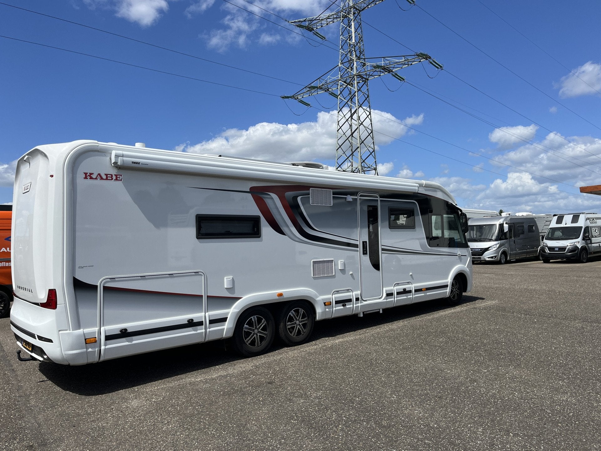 Kabe KABE TMMI 910 T Mercedes Aut 5 persoons met stapelbed L, Caravans en Kamperen, Campers, Galliersweg 39
5349AT  OSS, NL, 9 tot 10 meter