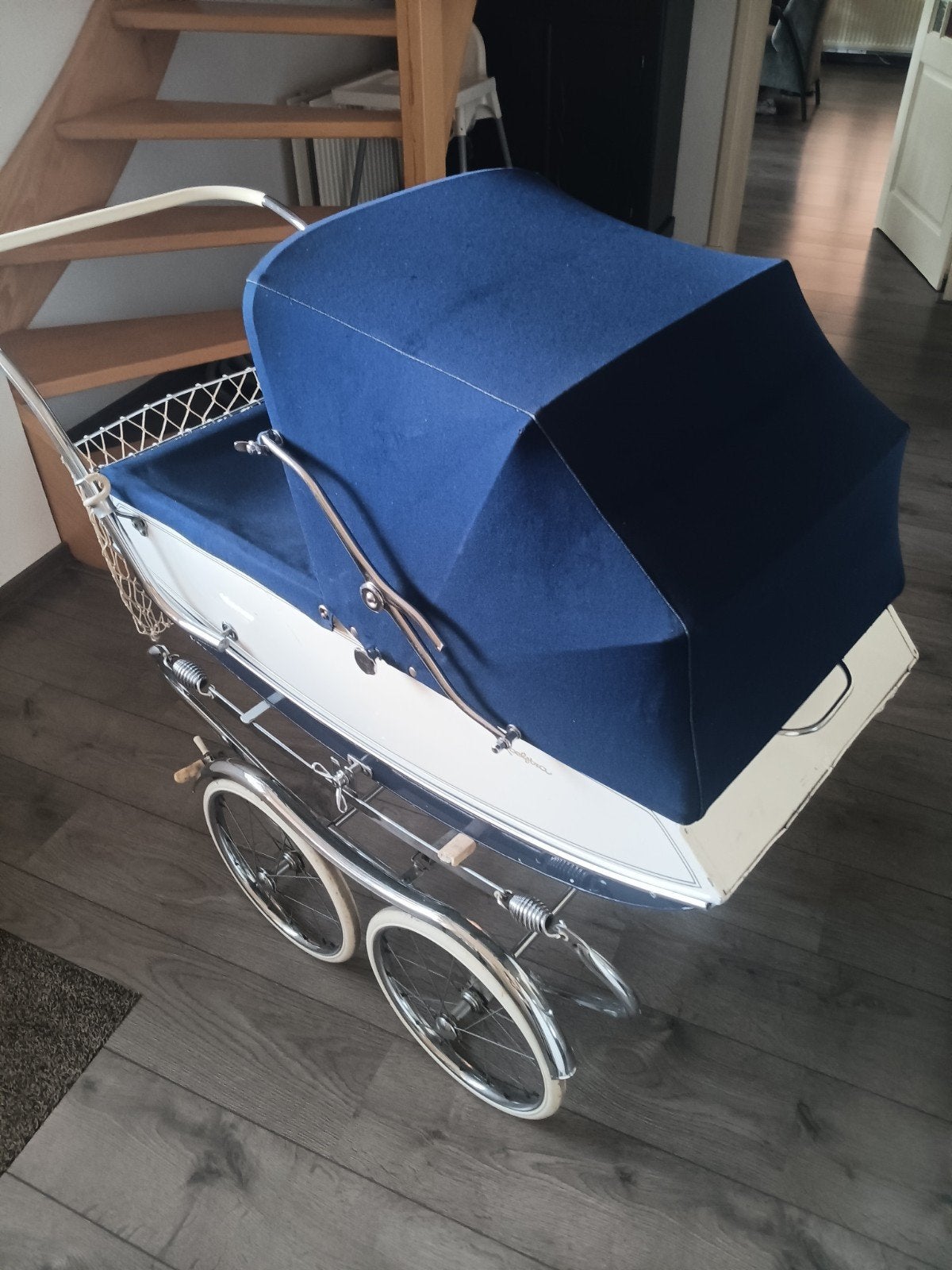 Antieke kinderwagen Koelstra, Ophalen