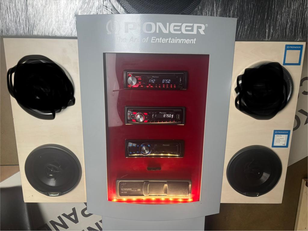 Pıoneer Radio Displaykasten met Speakers, Ophalen, Zo goed als nieuw