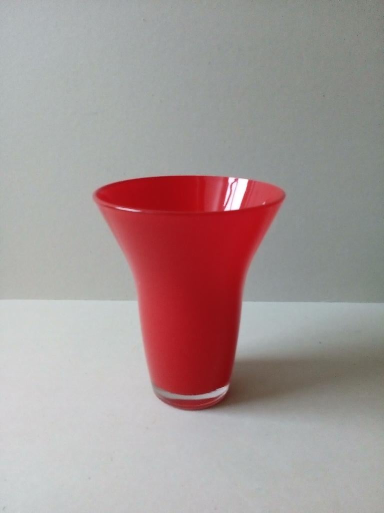 Vintage vaas.  Glas. Kleur rood, Ophalen of Verzenden, Minder dan 50 cm, Rood, Glas