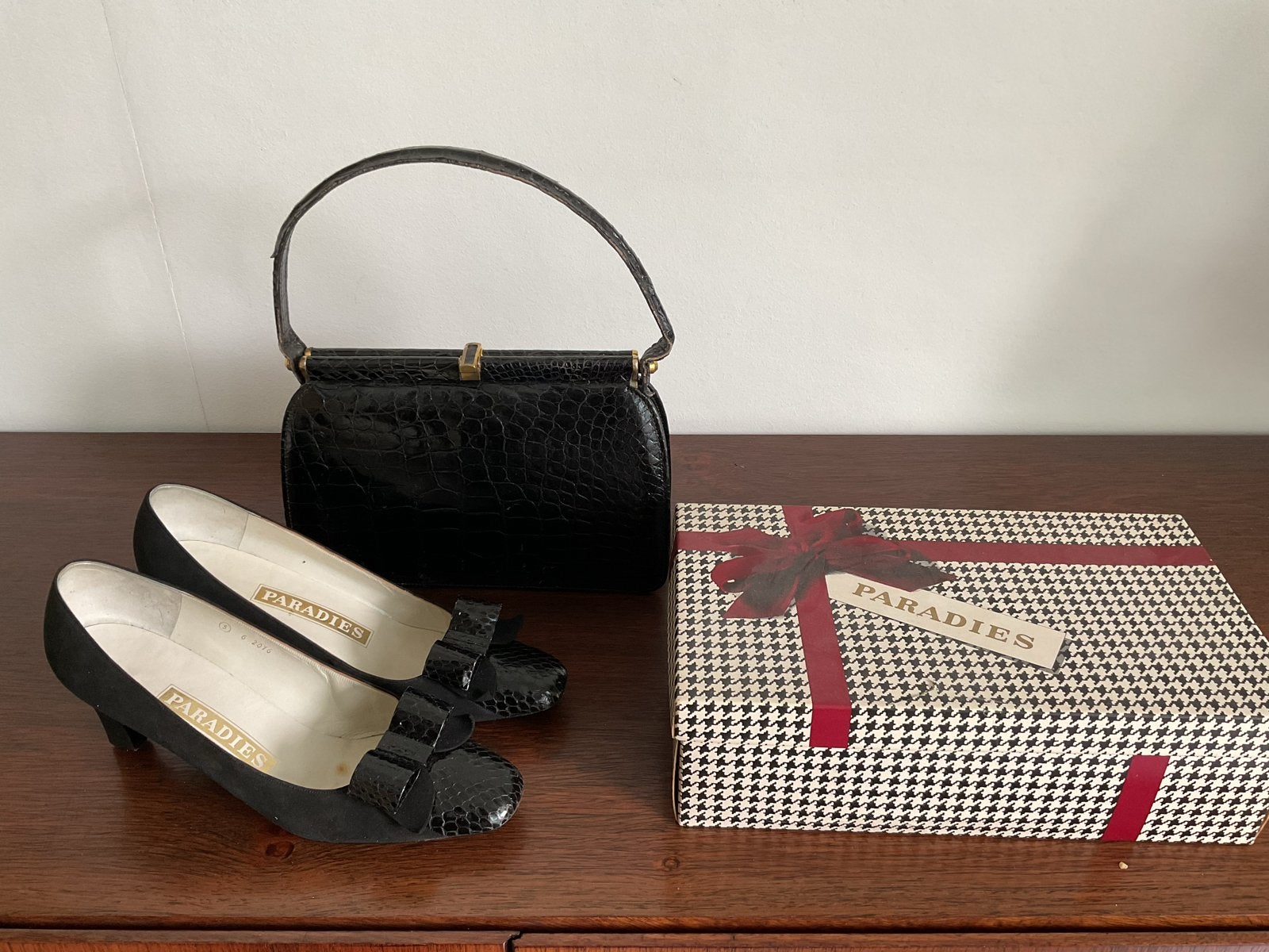 Vintage Paradies Krokodillenleren Pumps (38) & Handtas Set, Ophalen of Verzenden, Gedragen, Zwart, Pumps