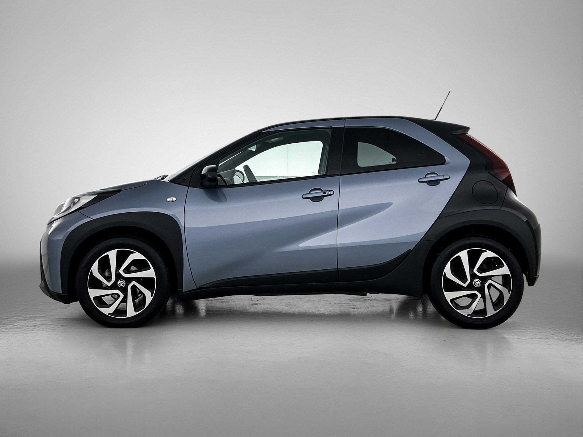 Toyota Aygo X 1.0 VVT-i S-CVT Pulse + | BTW Voertuig | Parke, 12 maanden, Stof, Gebruikt, Zwart