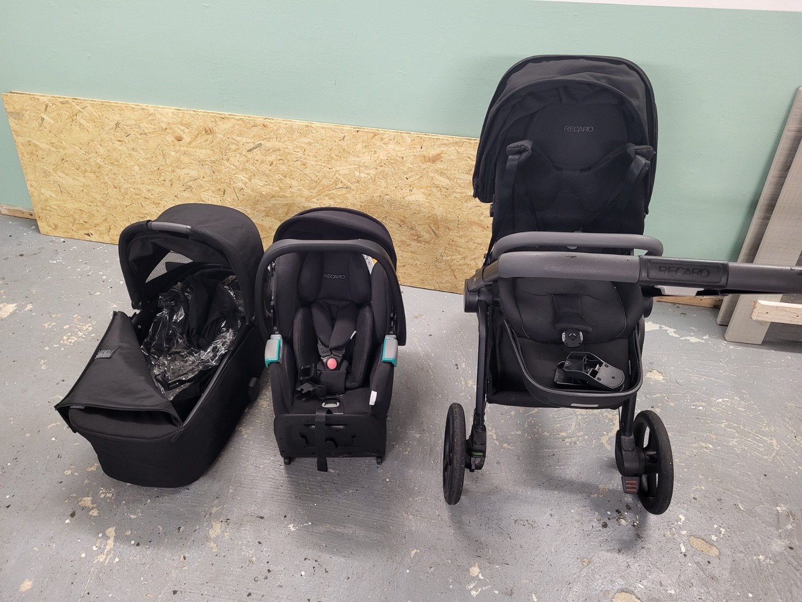 Recaro Celona Combiwagen met Reiswieg Isofix Base & Adapters, Gebruikt, Combiwagen, Met reiswieg, Ophalen