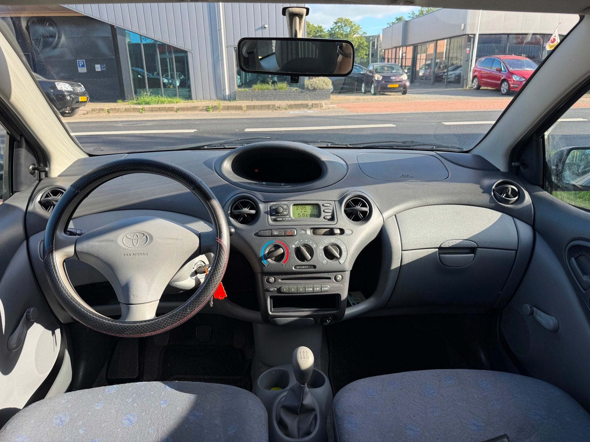 Toyota Yaris 1.0-16V VVT-i YORIN/Stuurbekrachtiging/Nap/Nieu, Dealer onderhouden, Gebruikt, 4 cilinders, 400 kg