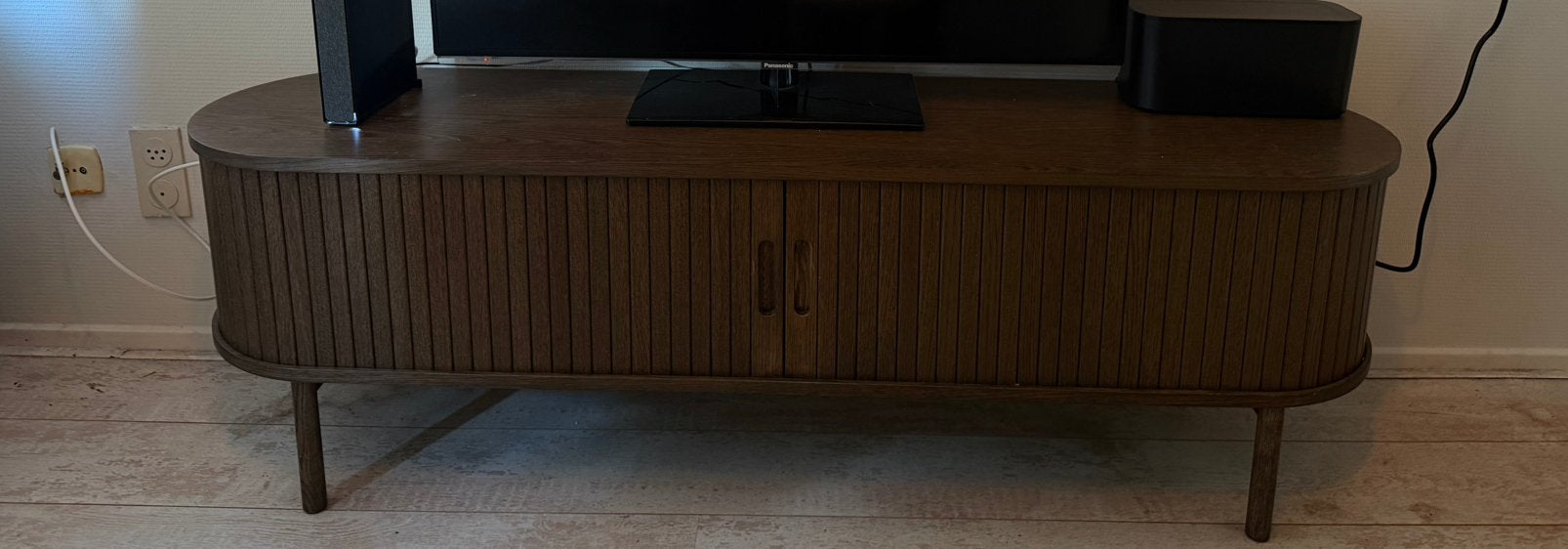 Jysk TV-meubel LYNGVIG walnoot 160 cm, Ophalen, 150 tot 200 cm, Zo goed als nieuw, Minder dan 100 cm