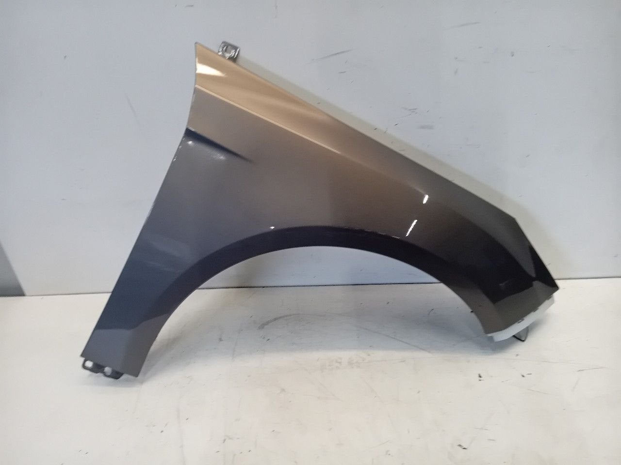 Spatbord rechts voor Ford Focus, Auto-onderdelen, Onderdelen@venauto.nl, Van der Ven Autorecycling B.V., Gebruikt, Ettenseweg 76, 4706 PB Roosendaal, The Netherlands
