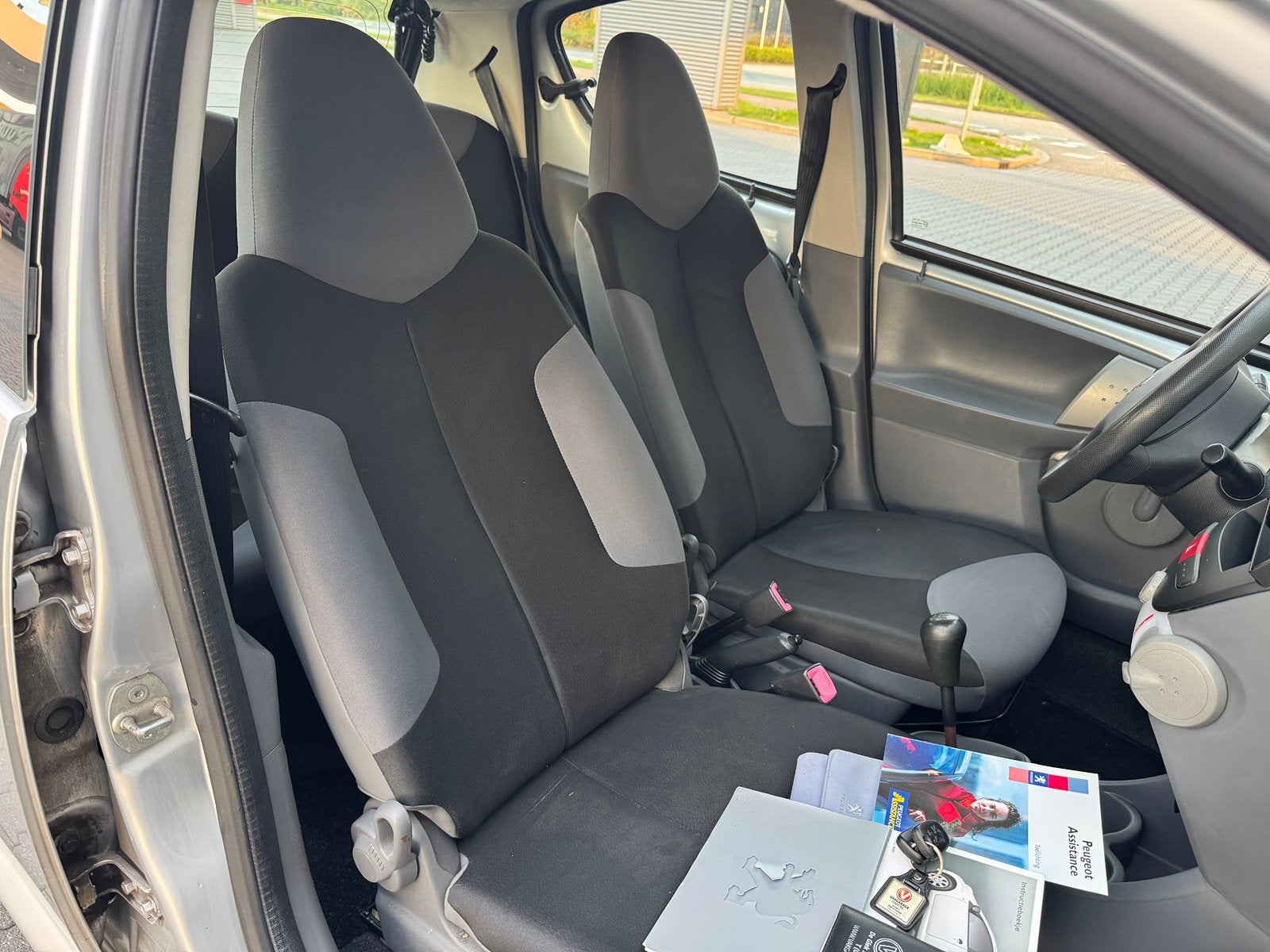 Foto 13 van Peugeot 107 NAP |APK | KLEIN BEURT | CARPLAY | LAGE KM |5dr