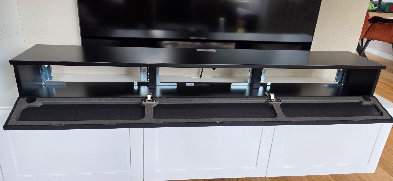 Unnu 13S V2 tv audio wandmeubel, Ophalen, Gebruikt
