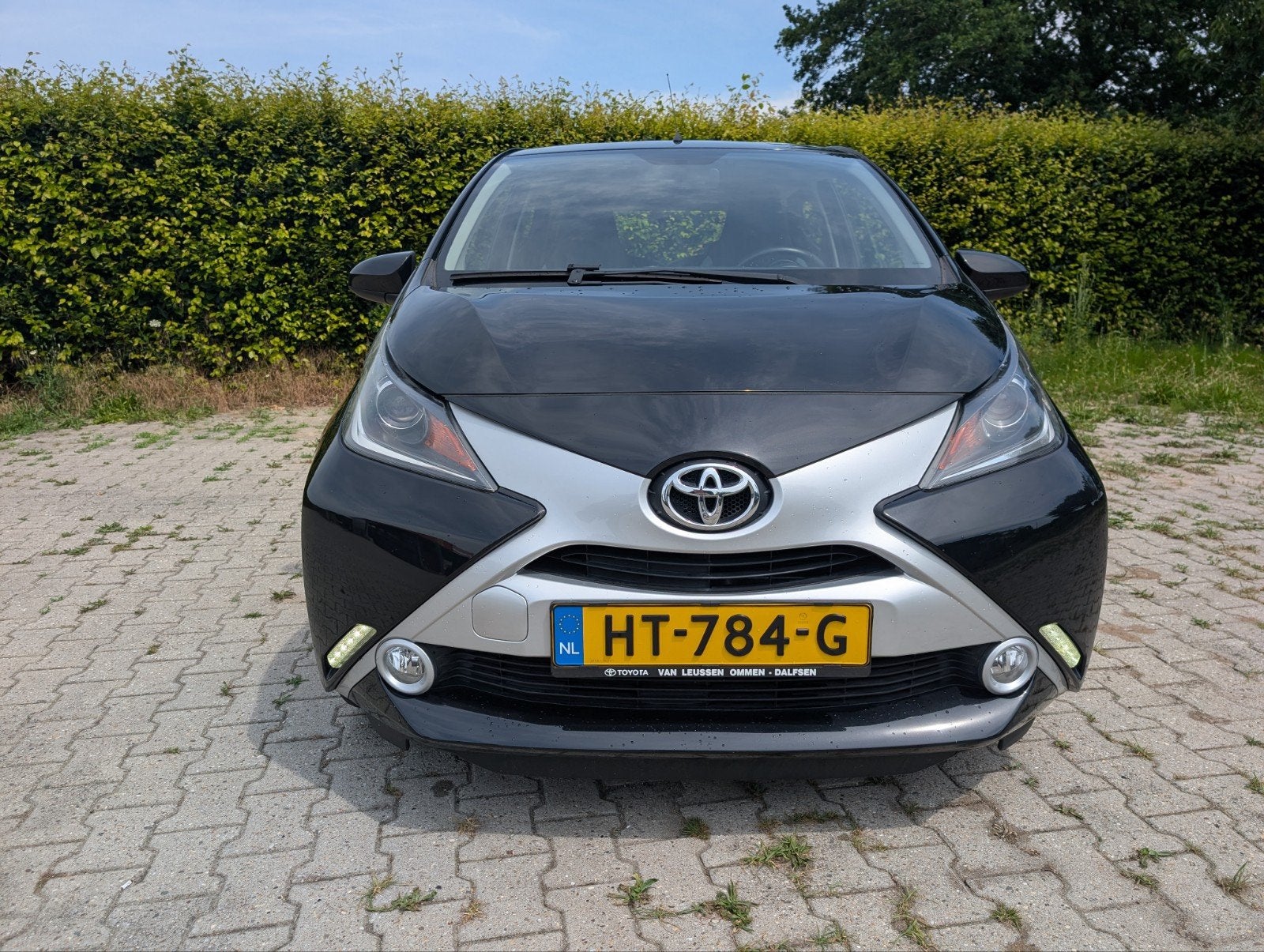 Toyota Aygo 1.0 VVT-I X-Play 2016. 64000km nieuwe banden, Auto's, Stof, Zwart, Handgeschakeld, Grijs