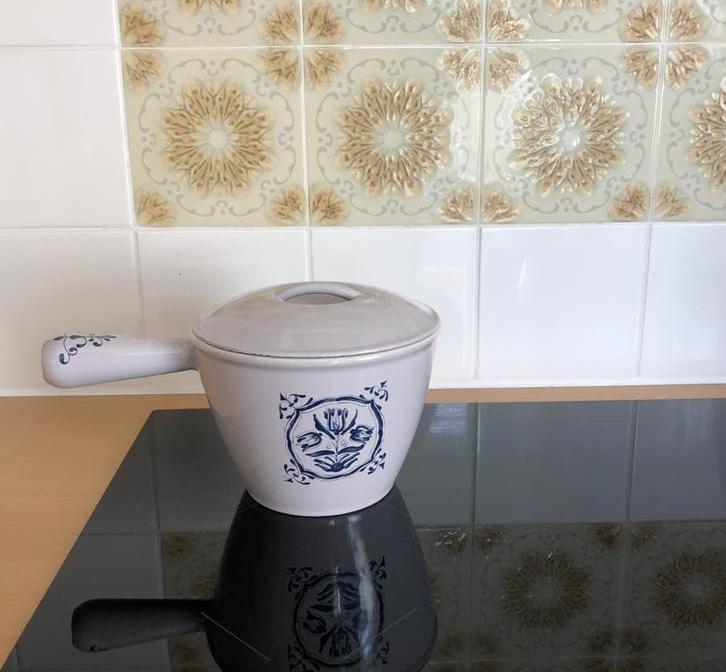 vintage Le Creuset gietijzeren fonduepan (caquelon) sauspan, Huis en Inrichting, Keuken | Potten en Pannen, Gietijzer, Overige typen