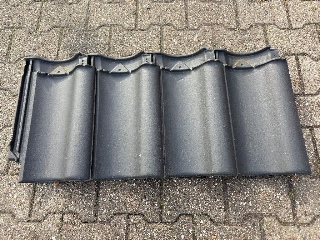 Opruiming- OVH Matzwart dakpan NIEUW ca 140 /150 m2 a € 1,39, Doe-het-zelf en Verbouw, Dakpannen en Dakbedekking, Steen of Klei