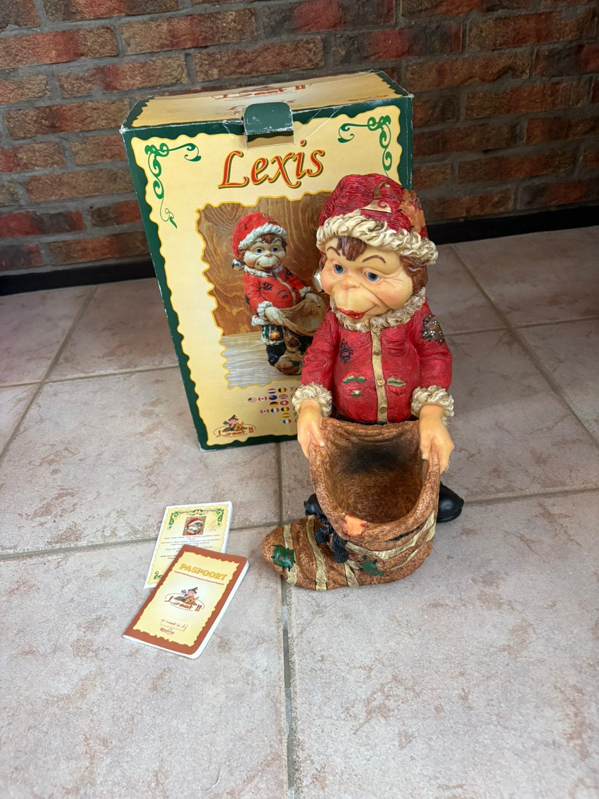 Kerst laaf Lexis met doos en paspoort, Verzamelen, Efteling, Ophalen, Zo goed als nieuw, Beeldje of Poppetje