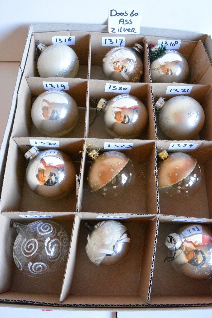 Kerstballen zilver Doos 60, Ophalen of Verzenden, Zo goed als nieuw