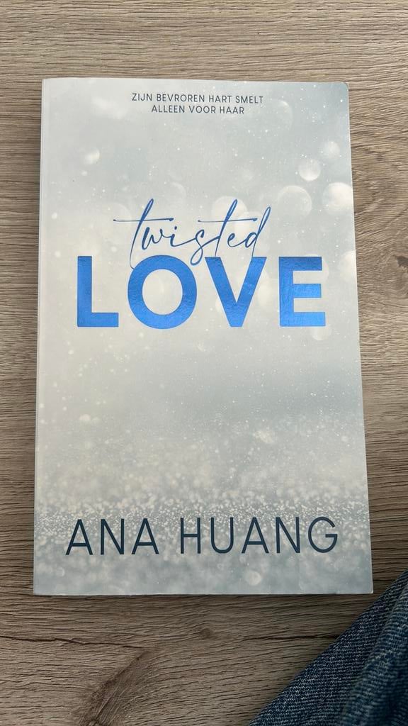 Ana Huang - Twisted love, Boeken, Romans, Ophalen of Verzenden, Zo goed als nieuw, Ana Huang